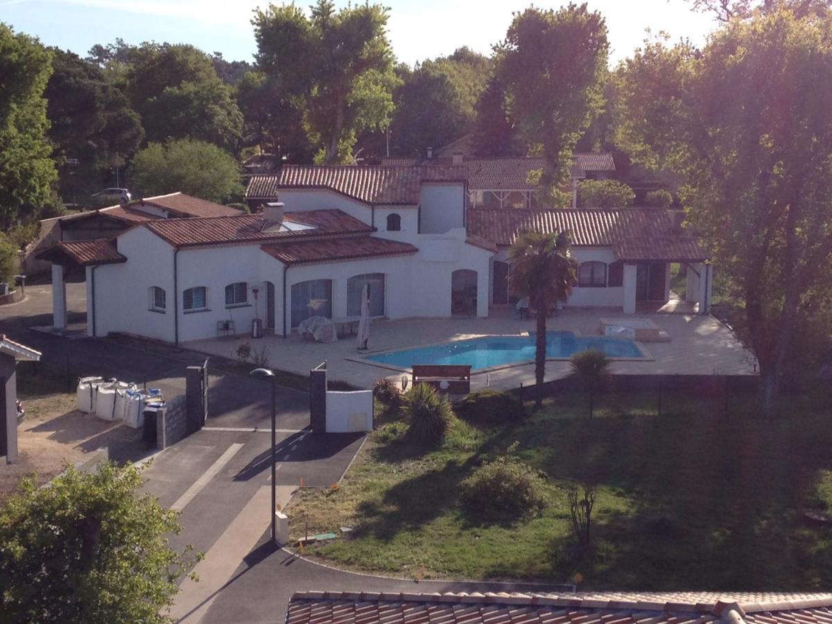 Domaine De L'Espiguette Bed and Breakfast Biganos Exterior foto